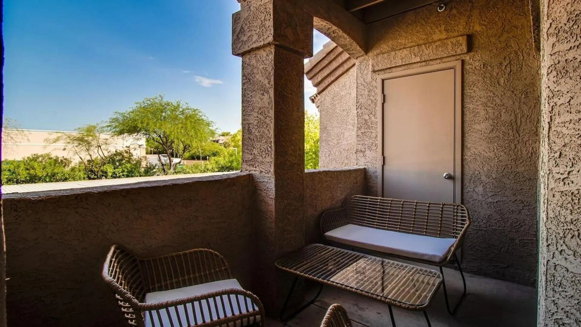 Remodeled 1 Bdrm Condo In North Scottsdale